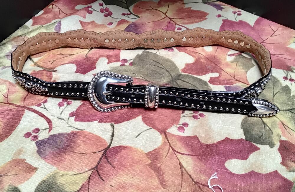 Justin Ladies Size 30 Silver and Black Belt style number C20373 1 1/4" wide